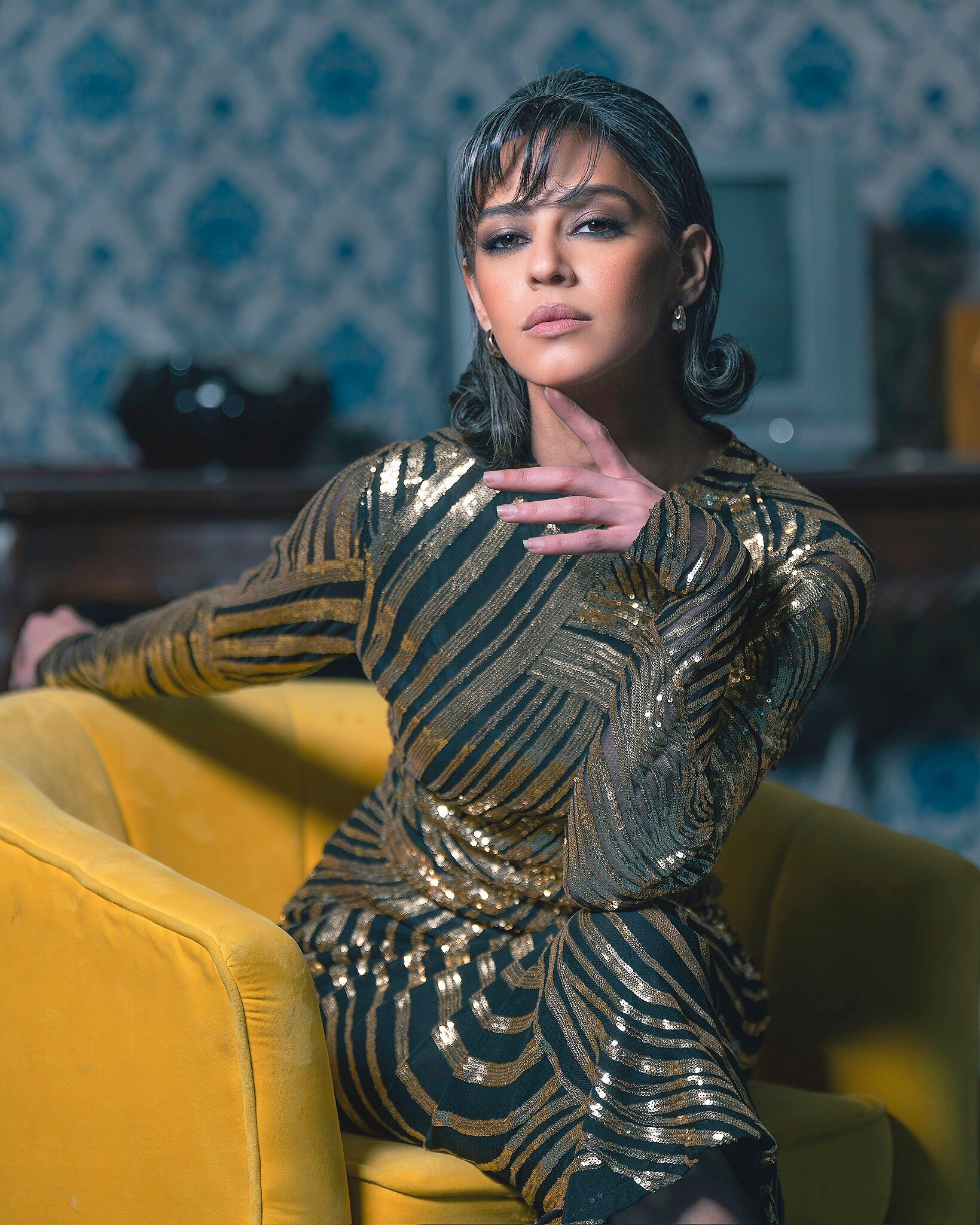 Gheed in a gold period costume